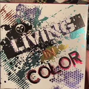 Hank & Henry: LIVING IN COLOR eyeshadow palette